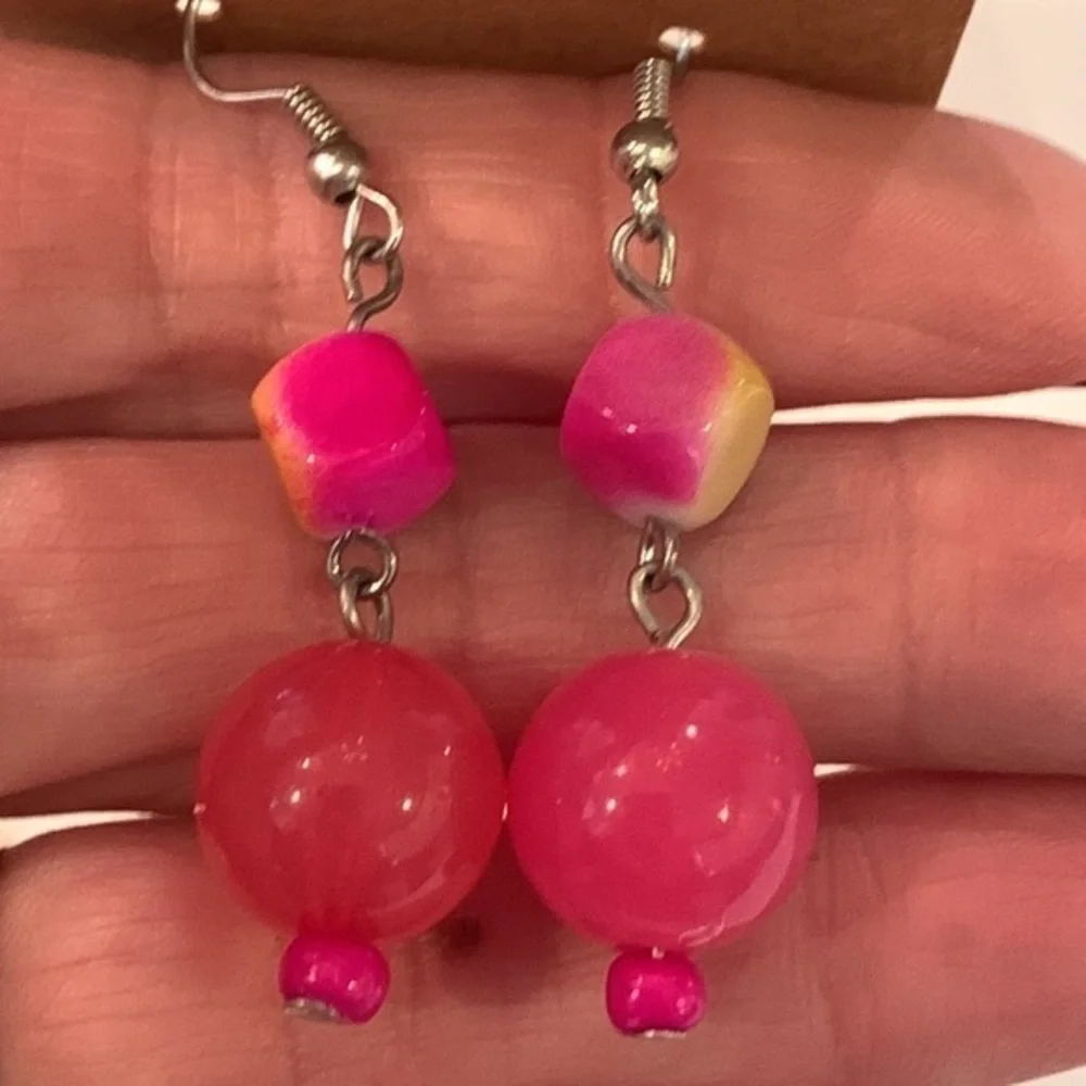 💐5/25 hot pink glass bell bead cube dangle drop fun earrings
